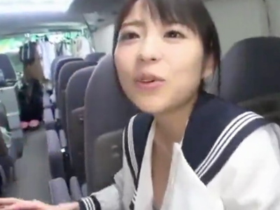 「えっ…ちょっと待って待って♡」 強引押しに流されてロケ車でハメっちゃう美少女