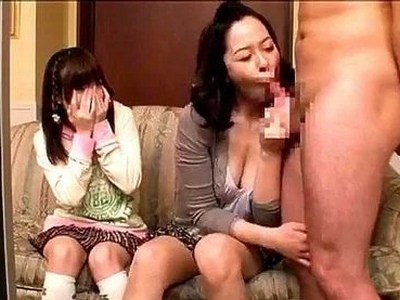「嘘でしょ♡？お母さぁんっ♡」実娘のまえで他人棒に食らいつく欲求不満ママの公開不倫