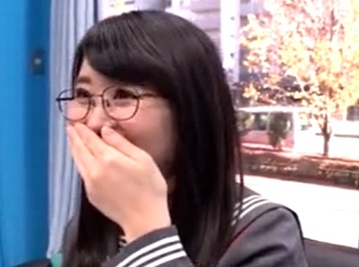 「本当に見えてないんですね…」地味系めがねのＪＫがMM号へ→初めて性の快楽に目覚めて大量顔射